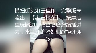 两个超嫩的小美女浴室里脱光了轮流干.