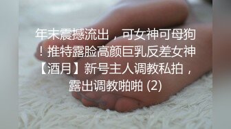 夜市女厕超级靓女❤️怕你c看不清楚她的逼特意扒开给你看看清楚