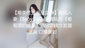 御姐范美女骚起来风情无可抵挡，高挑白嫩逼毛迷人，蹲着吸鸡巴坐上去起伏吞吐，扑哧噗嗤娇吟舒爽内射啊