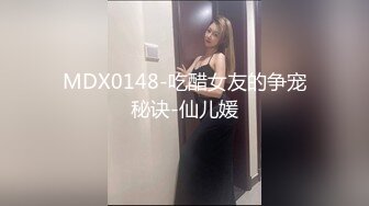 跟老公说在项目上忙不回去，边和老公视频边让弟弟在婊姐的骚穴那里“工作”，这种偷偷摸摸的感觉比老公找十个大鸡巴来都爽